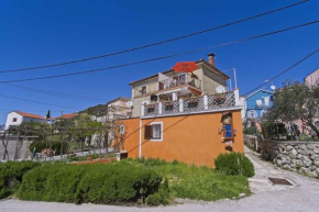 Apartment near Martinscica Catamaran Terminal in Mihojašćica